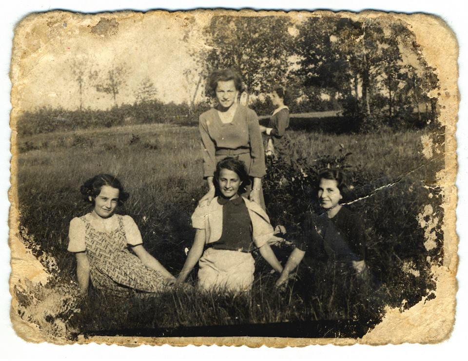1. Sara and girlfriends who perished in Holocaust copy