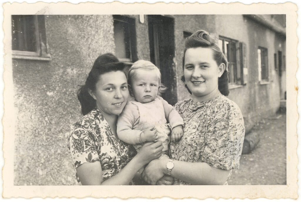 1947-pesia-david-esther-in-fohrenwald