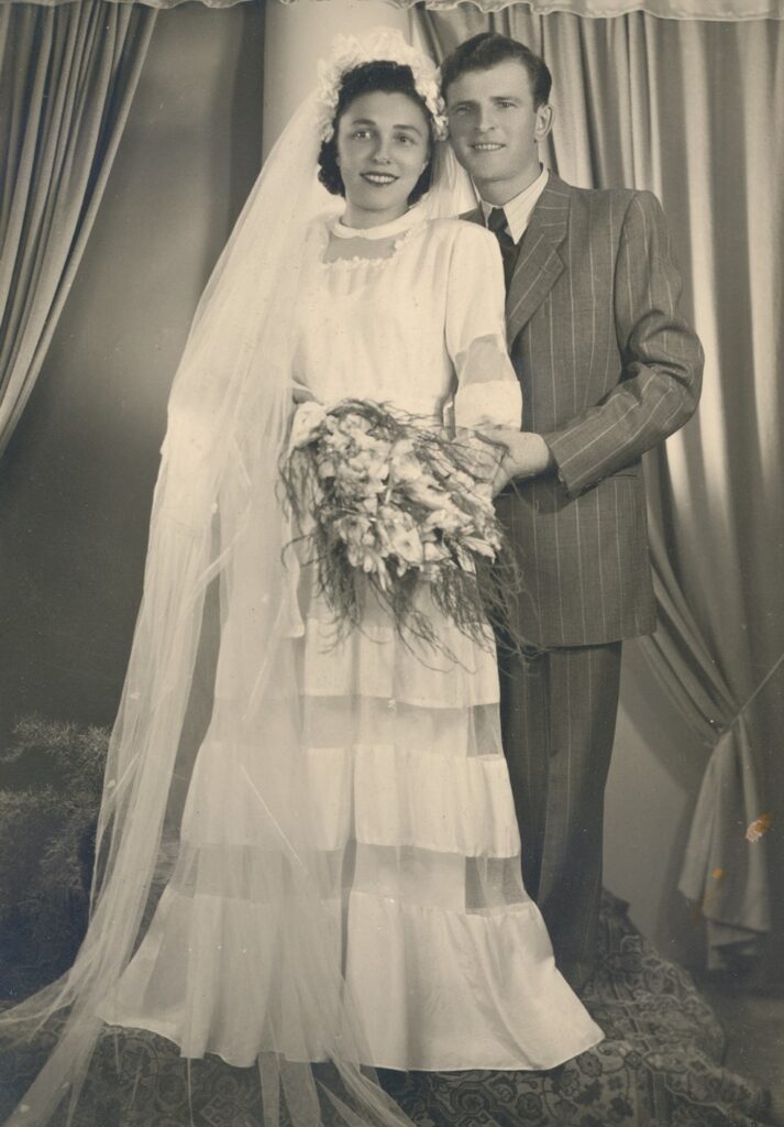 1950-pesia-and-zev-worona-in-israel