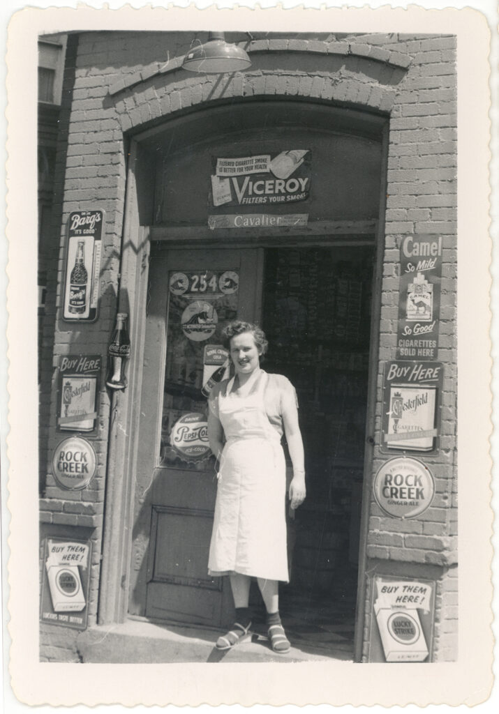 1954-esther-at-her-grocery-store-washington-dc